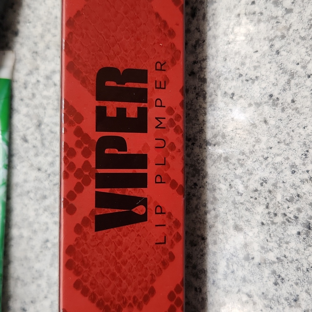 NABLA viper lip pumper
